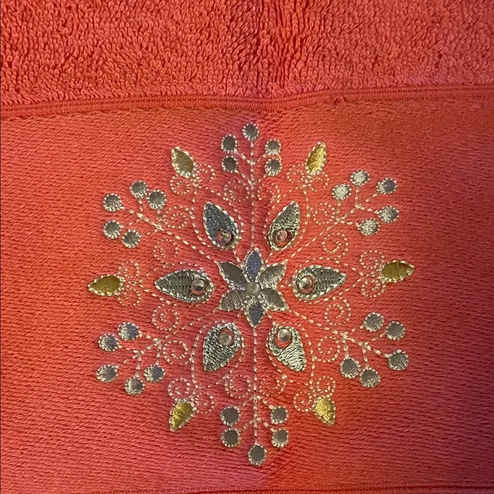 Bella Lux Elegant Christmas Coral Embellished Bath Towel